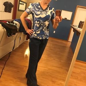 Medium Navy Blue Print Scub top/Tafford Med Tall